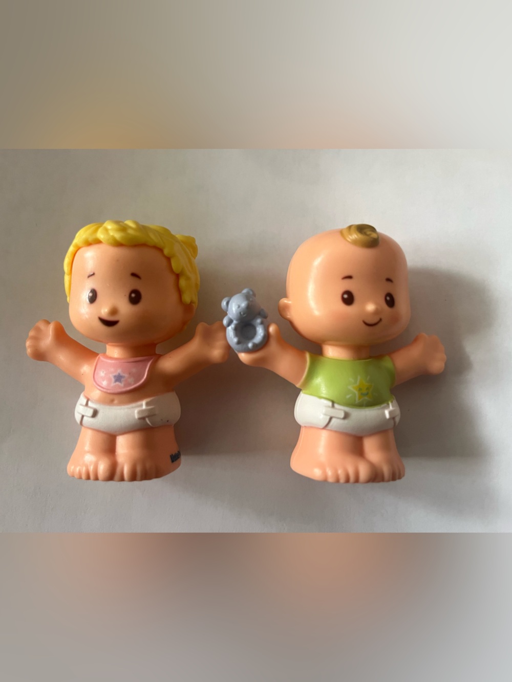 Fisher Price Little People Snuggle Babies Diaper Nursery Baby Figures Lot of 2